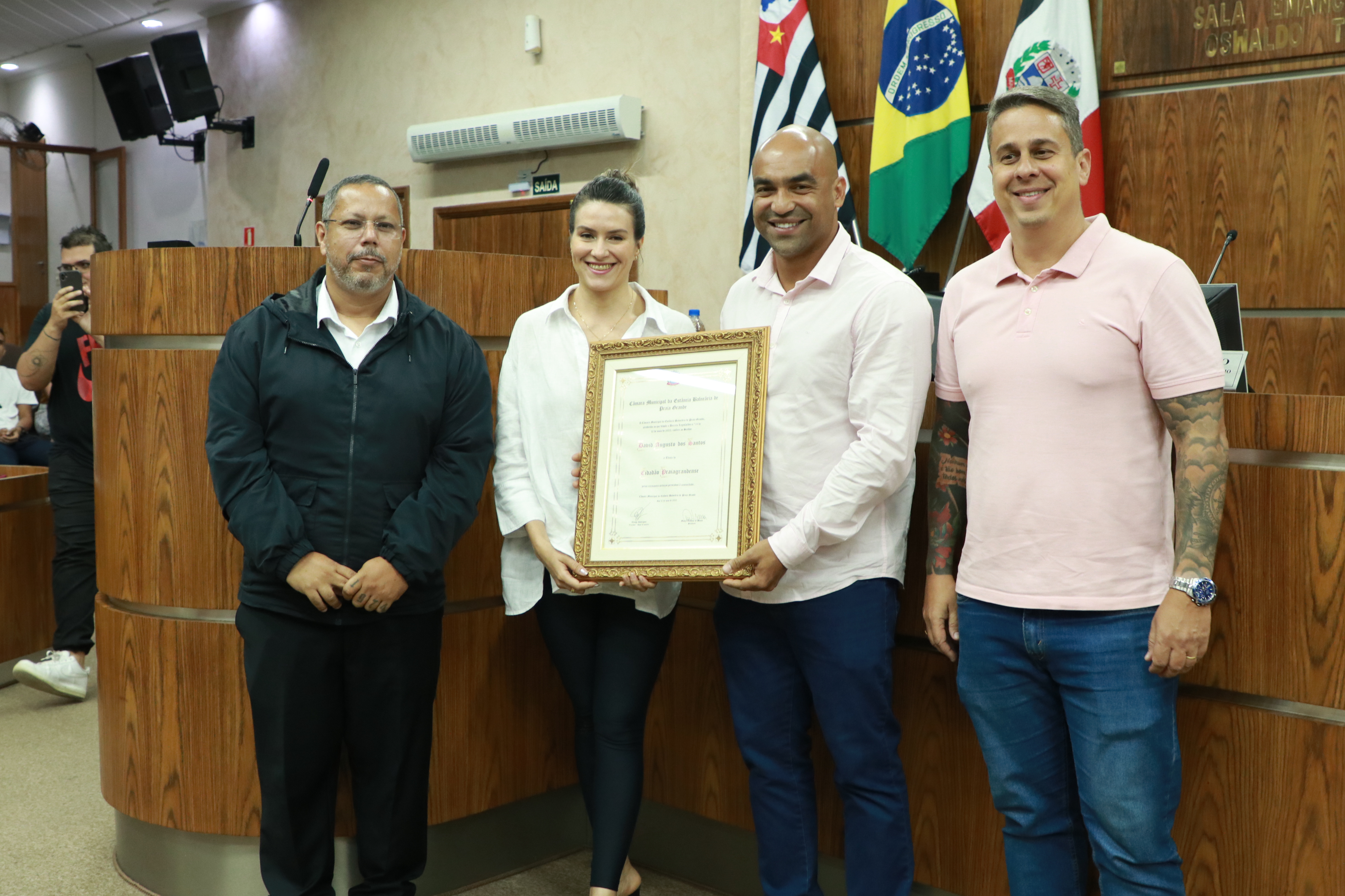 ENTREGA DO TÍTULO DE CIDADÃO PRAIAGRANDENSE