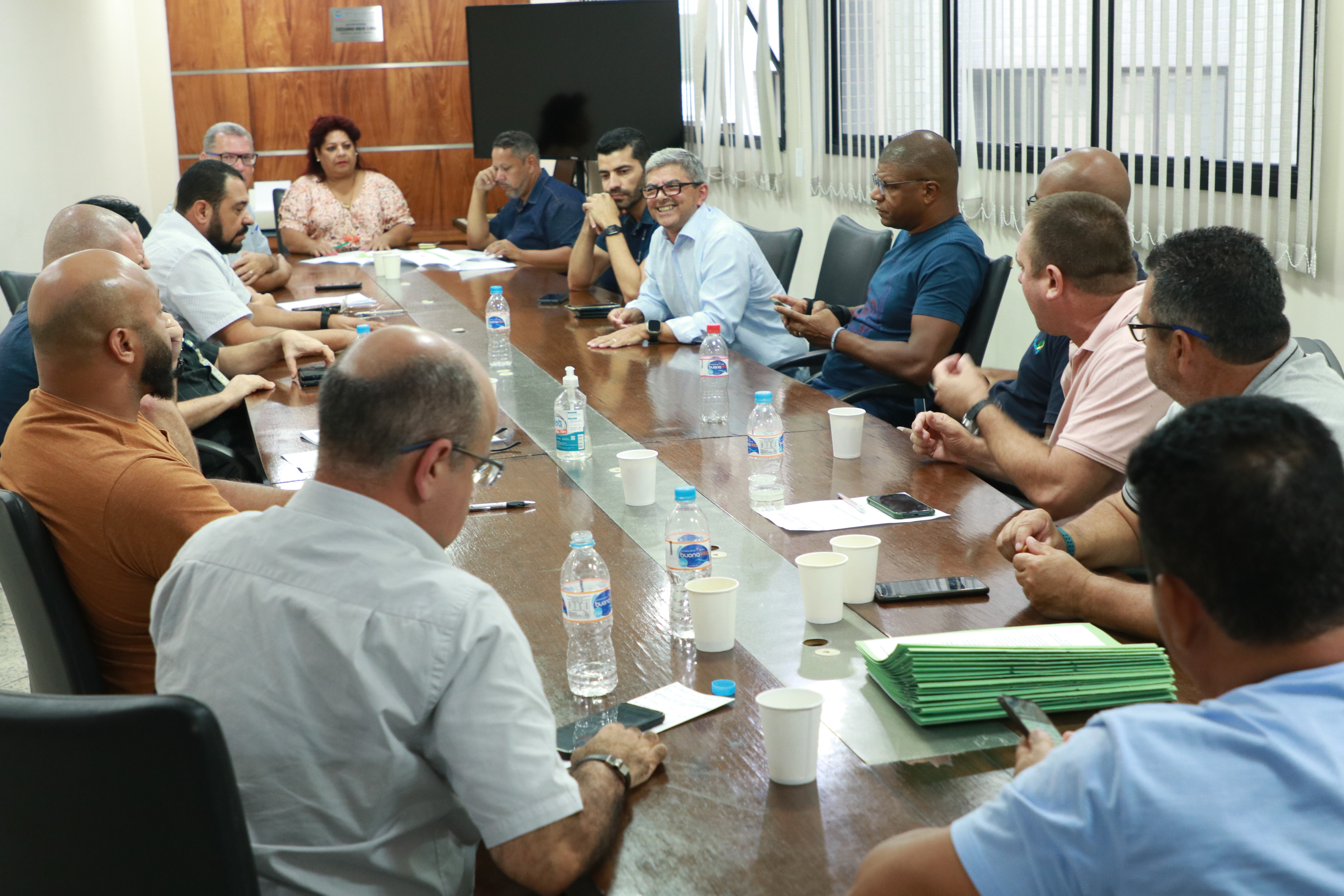 VEREADORES DE PRAIA GRANDE RECEBEM EQUIPE DA SABESP